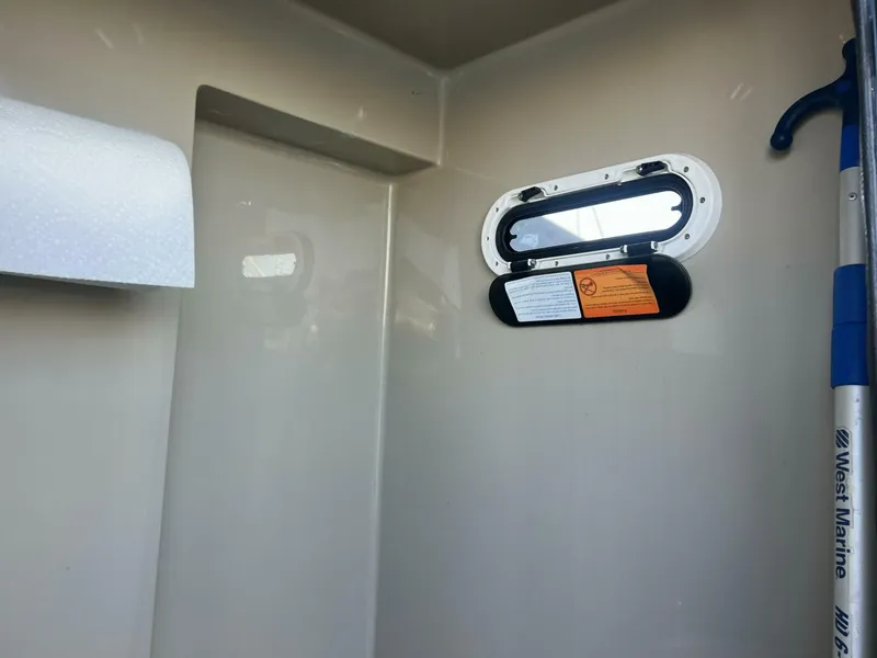 Slide: The Image of Premier 330 Escalante 2023 - 5847319