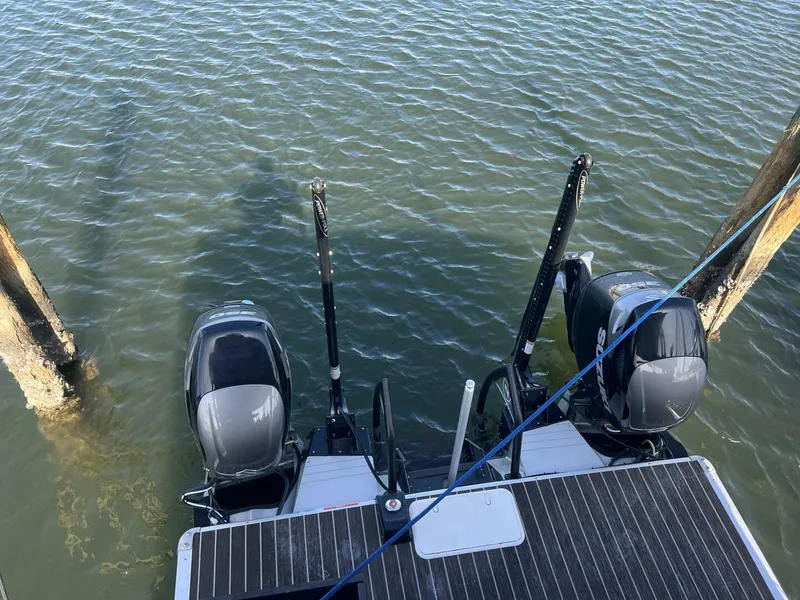 Slide: The Image of Premier 330 Escalante 2023 - 5847324