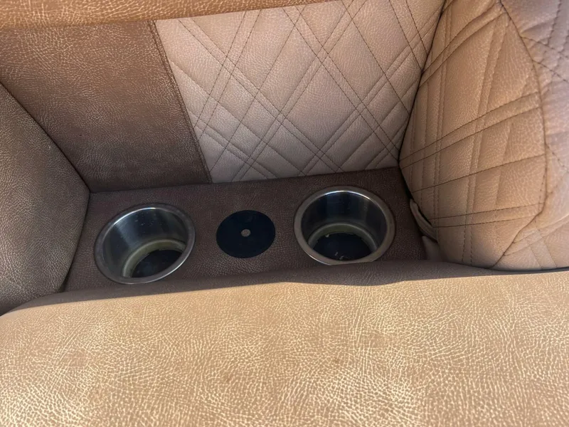 Slide: The Image of Premier 330 Escalante 2023 - 5847330