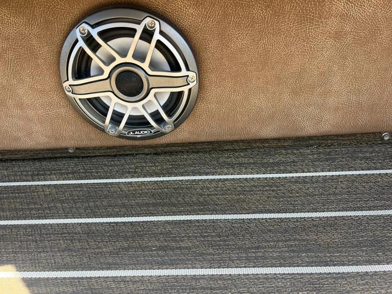 Slide: The Image of Premier 330 Escalante 2023 - 5847331