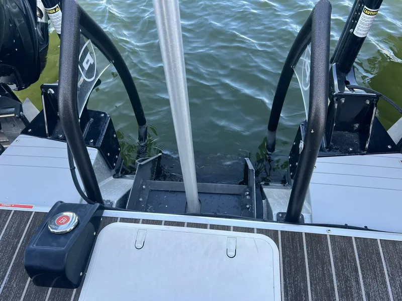 Slide: The Image of Premier 330 Escalante 2023 - 5847346