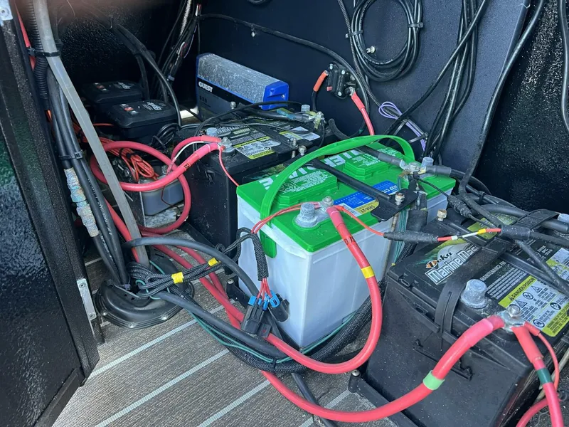 Slide: The Image of Premier 330 Escalante 2023 - 5847349