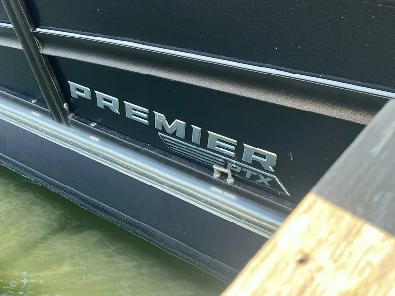 Slide: The Image of Premier 330 Escalante 2023 - 7516288