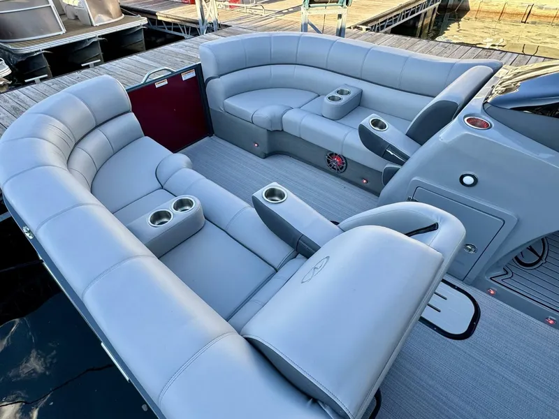 Slide: The Image of Veranda Vertex VTX 22R TritoonFL 2023 - 5844169