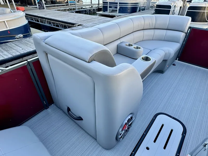 Slide: The Image of Veranda Vertex VTX 22R TritoonFL 2023 - 5844173