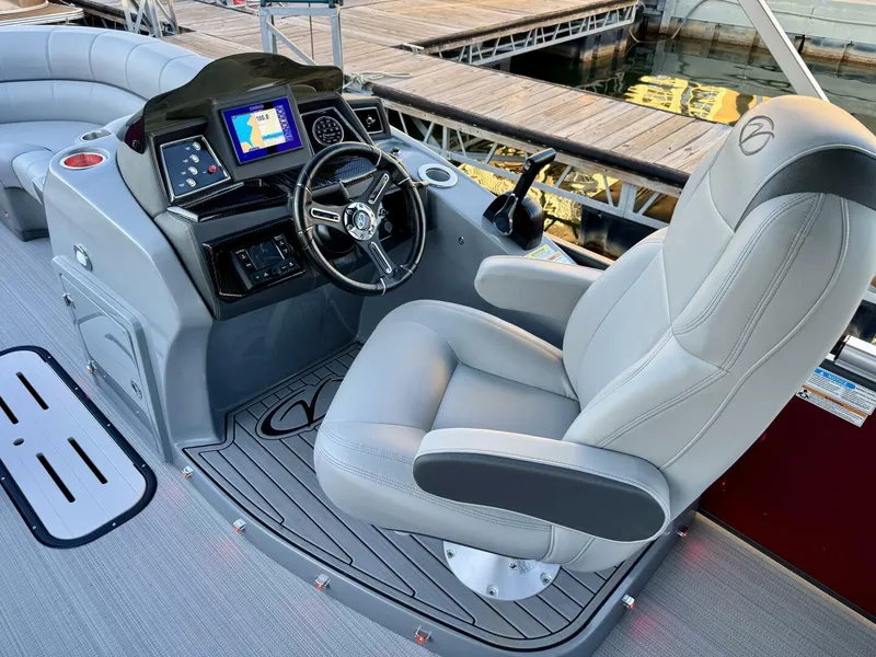 Slide: The Image of Veranda Vertex VTX 22R TritoonFL 2023 - 5844178