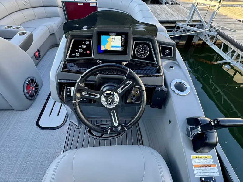 Slide: The Image of Veranda Vertex VTX 22R TritoonFL 2023 - 5844179