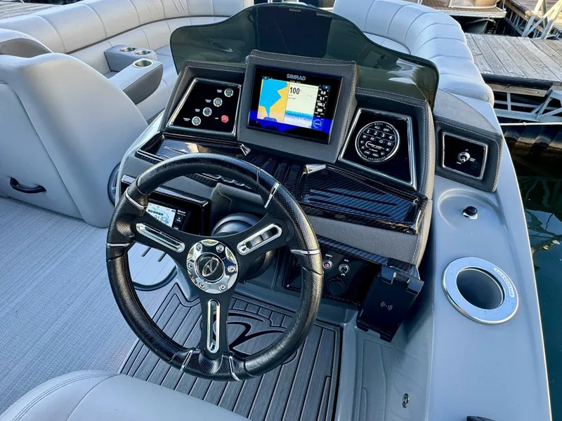 Slide: The Image of Veranda Vertex VTX 22R TritoonFL 2023 - 5844189