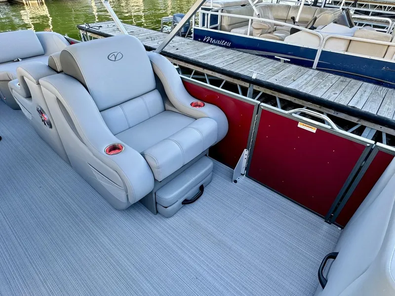 Slide: The Image of Veranda Vertex VTX 22R TritoonFL 2023 - 5844191