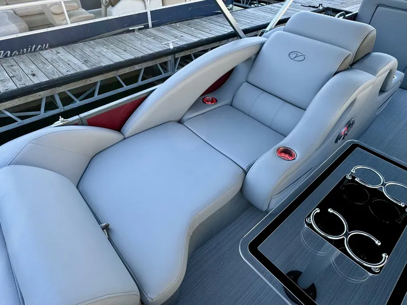 Slide: The Image of Veranda Vertex VTX 22R TritoonFL 2023 - 5844205