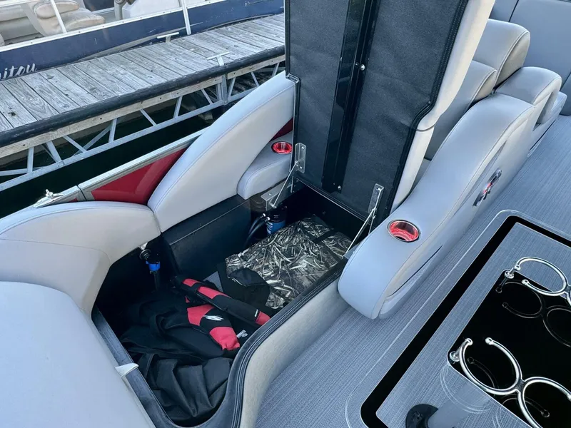 Slide: The Image of Veranda Vertex VTX 22R TritoonFL 2023 - 5844206