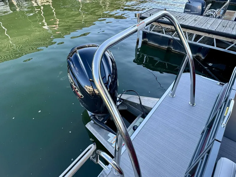 Slide: The Image of Veranda Vertex VTX 22R TritoonFL 2023 - 5844215