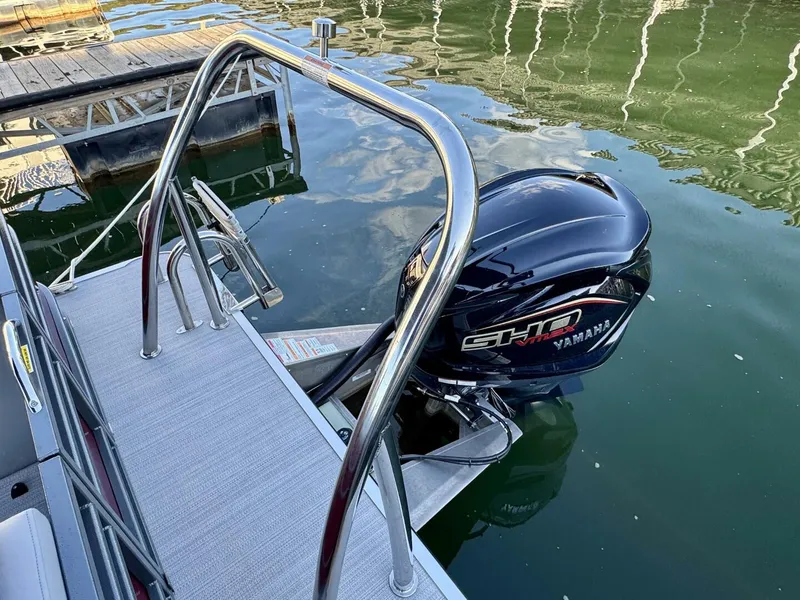 Slide: The Image of Veranda Vertex VTX 22R TritoonFL 2023 - 5844216