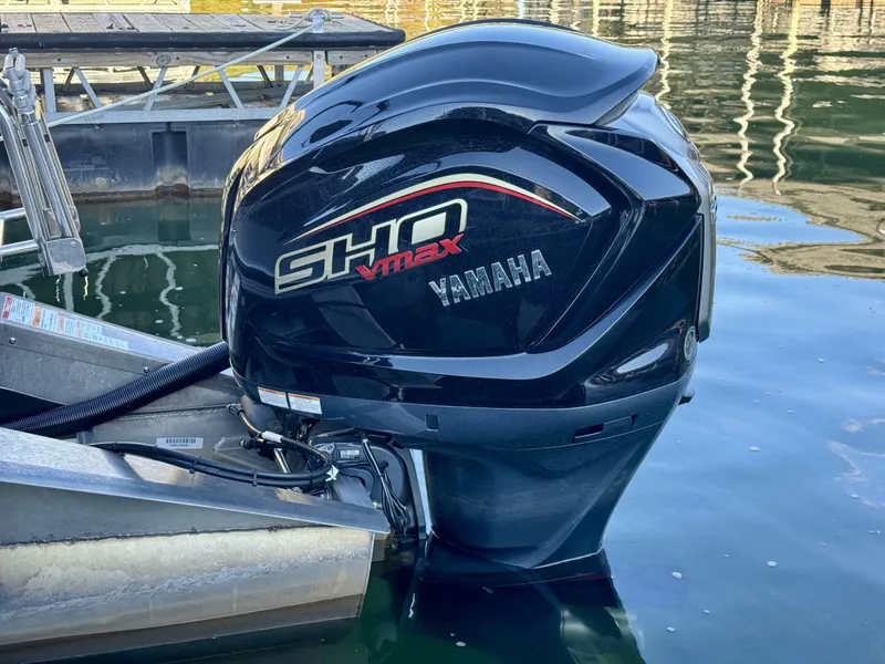 Slide: The Image of Veranda Vertex VTX 22R TritoonFL 2023 - 5844217