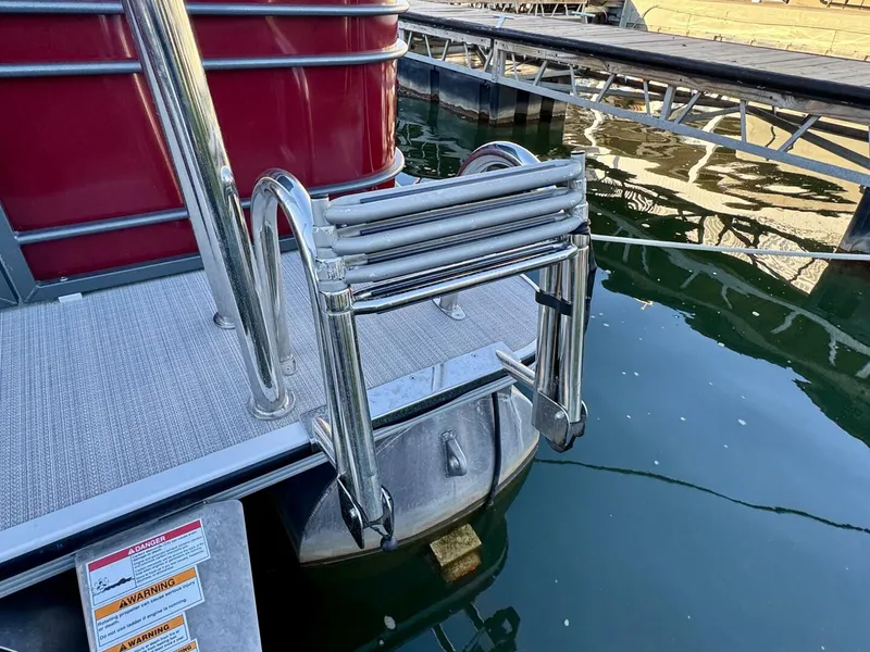 Slide: The Image of Veranda Vertex VTX 22R TritoonFL 2023 - 5844219