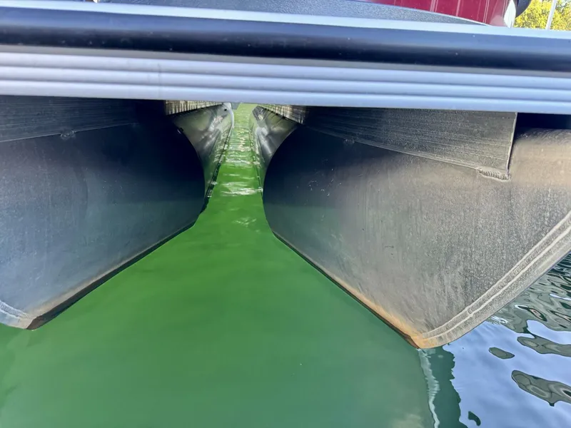 Slide: The Image of Veranda Vertex VTX 22R TritoonFL 2023 - 5844225