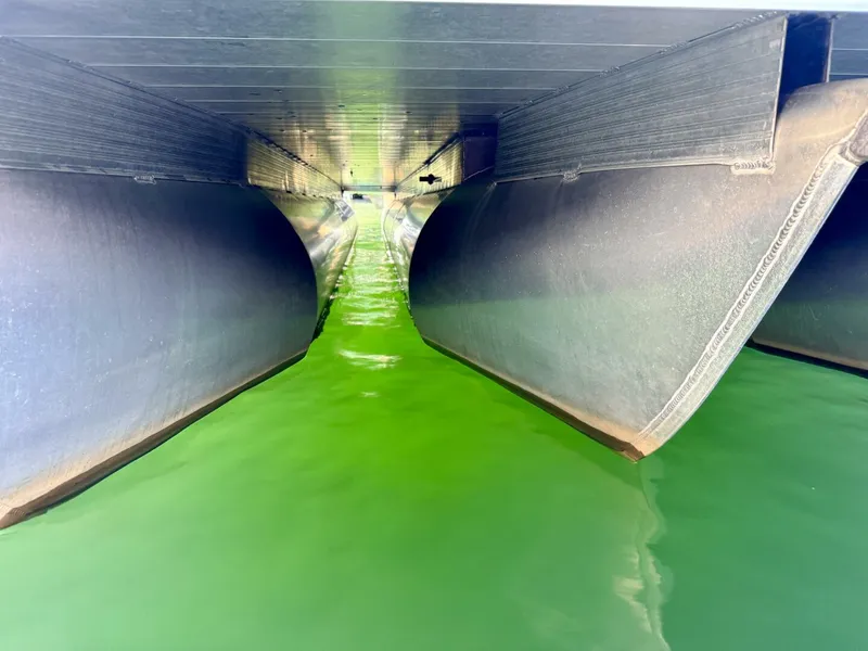 Slide: The Image of Veranda Vertex VTX 22R TritoonFL 2023 - 5844227