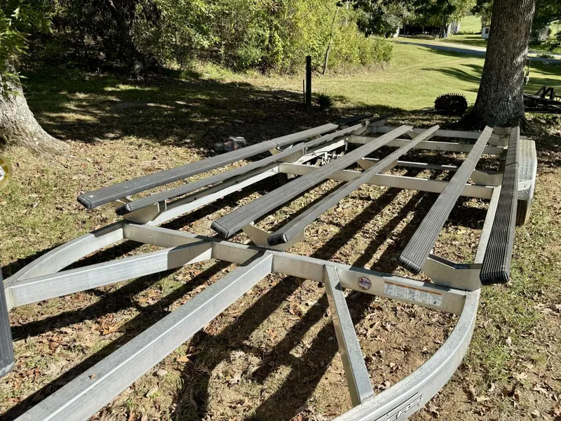 Slide: The Image of Veranda Vertex VTX 22R TritoonFL 2023 - 5844236