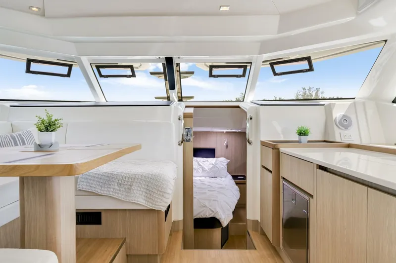 Slide: The Image of Aquila 44 2019 - 5843018