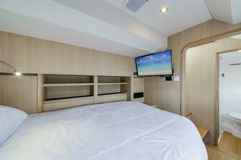 Slide: The Image of Aquila 44 2019 - 5843029