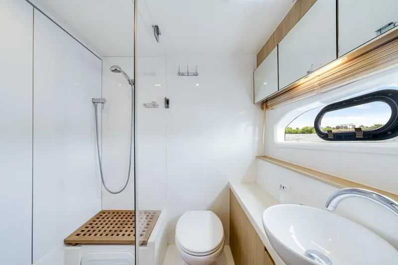 Slide: The Image of Aquila 44 2019 - 5843030