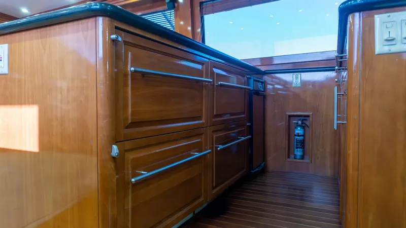 Slide: The Image of 2001 Hatteras 60 Convertible - Sinyorita Salada - 5980451