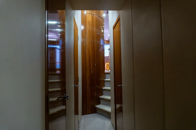 Slide: The Image of 2001 Hatteras 60 Convertible - Sinyorita Salada - 5980455