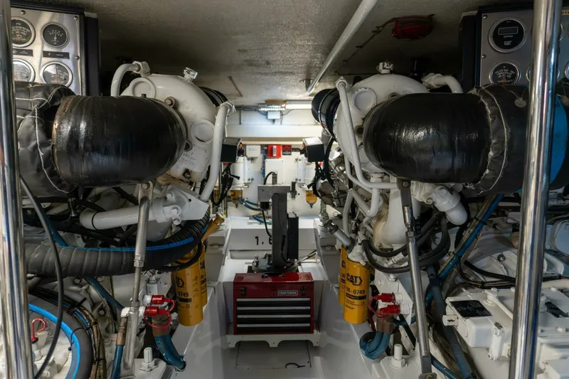 Slide: The Image of 2001 Hatteras 60 Convertible - Sinyorita Salada - 6424869