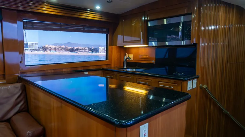 Slide: The Image of 2001 Hatteras 60 Convertible - Sinyorita Salada - 5980429