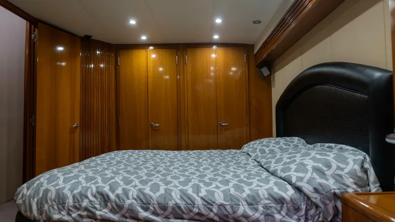 Slide: The Image of 2001 Hatteras 60 Convertible - Sinyorita Salada - 5980459