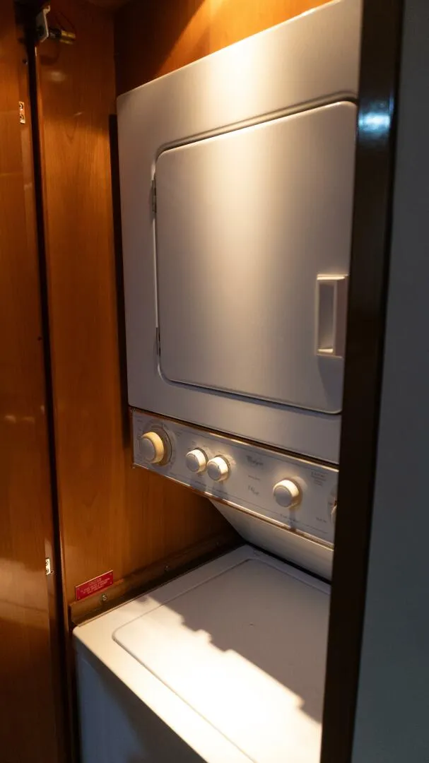 Slide: The Image of 2001 Hatteras 60 Convertible - Sinyorita Salada - 5980461