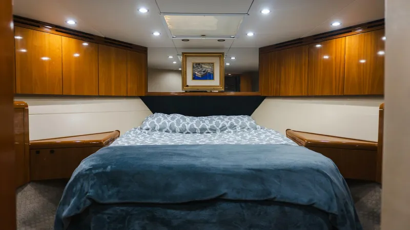 Slide: The Image of 2001 Hatteras 60 Convertible - Sinyorita Salada - 5980463