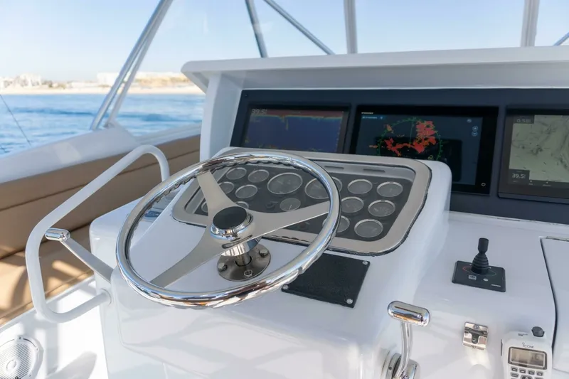 Slide: The Image of 2001 Hatteras 60 Convertible - Sinyorita Salada - 6424863