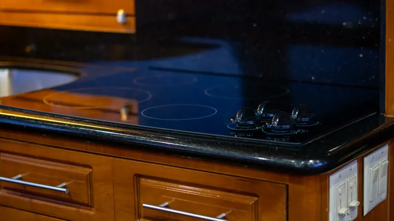 Slide: The Image of 2001 Hatteras 60 Convertible - Sinyorita Salada - 5980467