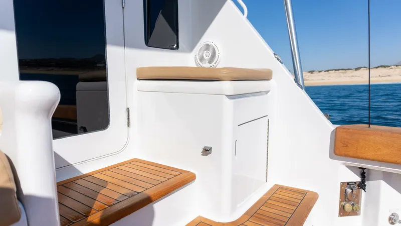 Slide: The Image of 2001 Hatteras 60 Convertible - Sinyorita Salada - 5980500