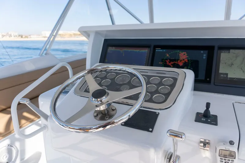 Slide: The Image of 2001 Hatteras 60 Convertible - Sinyorita Salada - 5980505