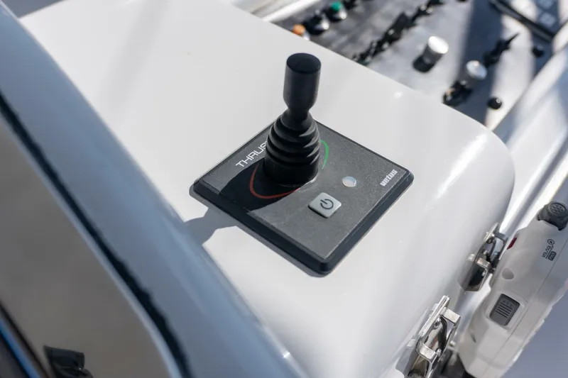 Slide: The Image of 2001 Hatteras 60 Convertible - Sinyorita Salada - 5980510