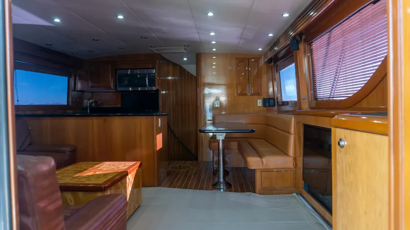 Slide: The Image of 2001 Hatteras 60 Convertible - Sinyorita Salada - 5980437