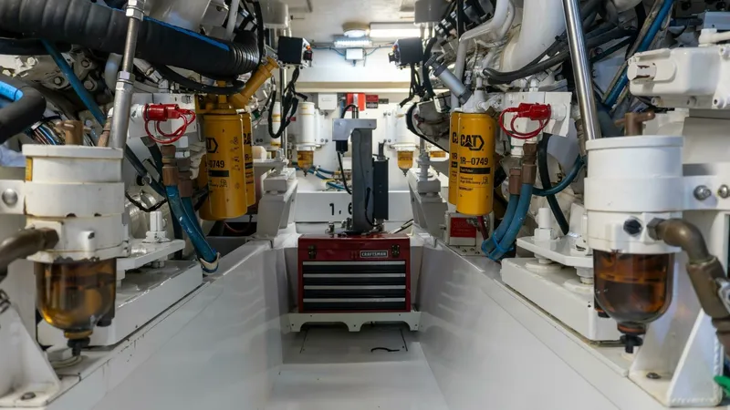 Slide: The Image of 2001 Hatteras 60 Convertible - Sinyorita Salada - 6424870