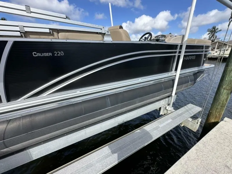 Slide: The Image of Harris 220 Cruiser Tritoon 2017 - 5843928