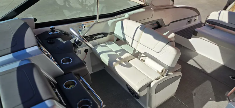 Slide: The Image of Formula 330 Crossover Bowrider 2016 - 5843953