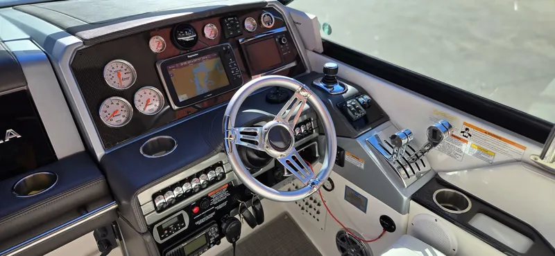 Slide: The Image of Formula 330 Crossover Bowrider 2016 - 5843949