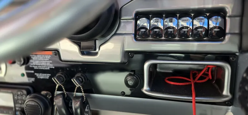 Slide: The Image of Formula 330 Crossover Bowrider 2016 - 5843952