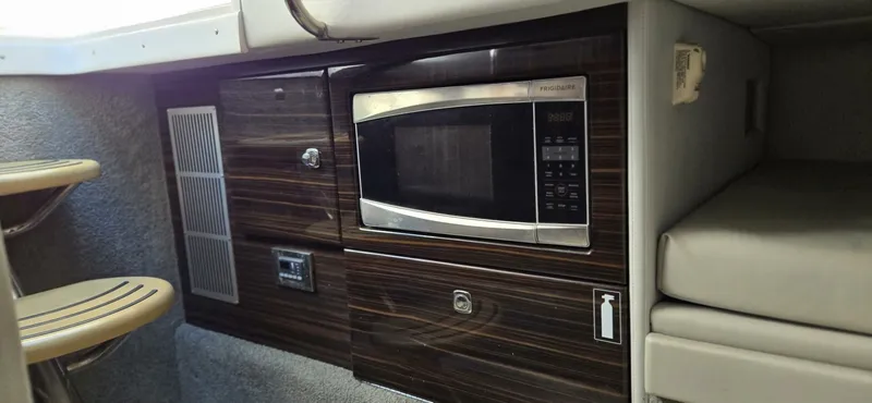 Slide: The Image of Formula 330 Crossover Bowrider 2016 - 5843958