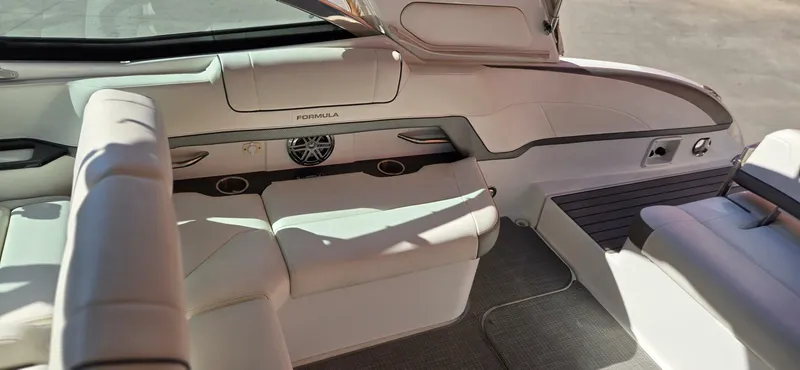 Slide: The Image of Formula 330 Crossover Bowrider 2016 - 5843944