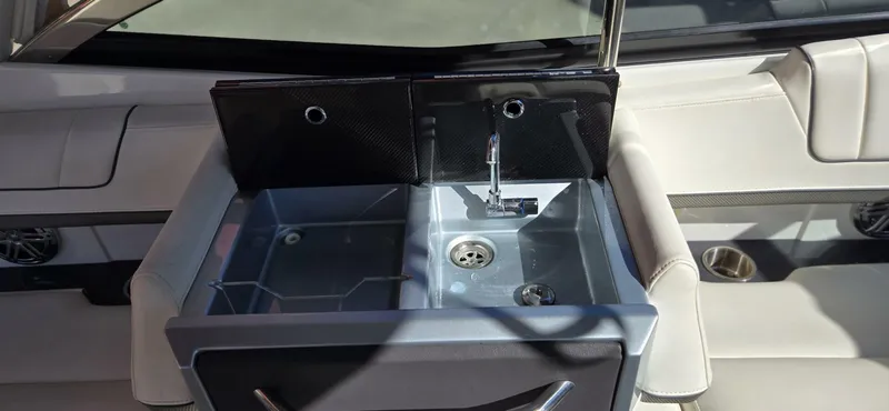 Slide: The Image of Formula 330 Crossover Bowrider 2016 - 5843955