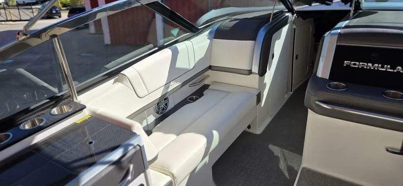 Slide: The Image of Formula 330 Crossover Bowrider 2016 - 5843947