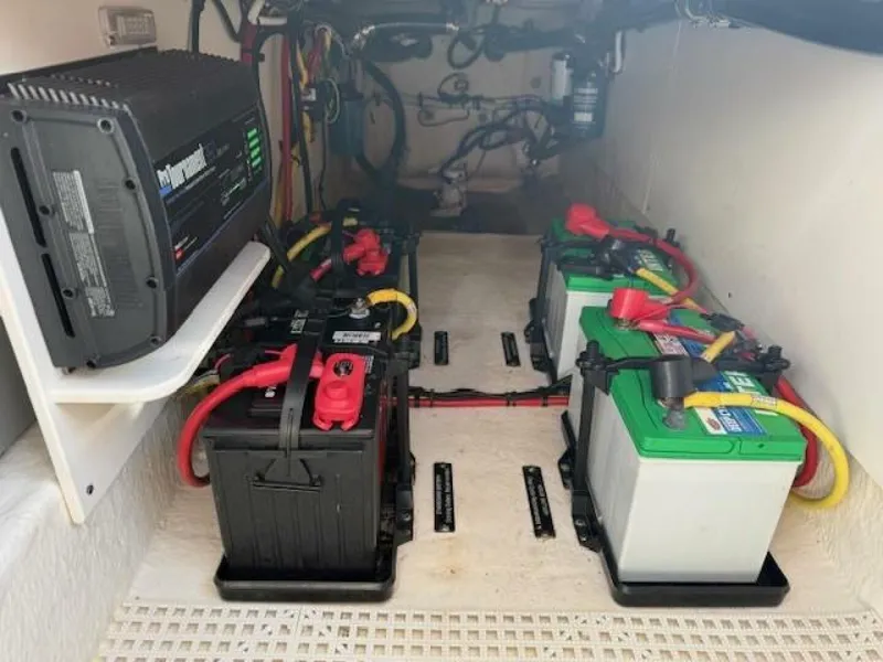 Slide: The Image of 2021 Robalo R317 - 5844055