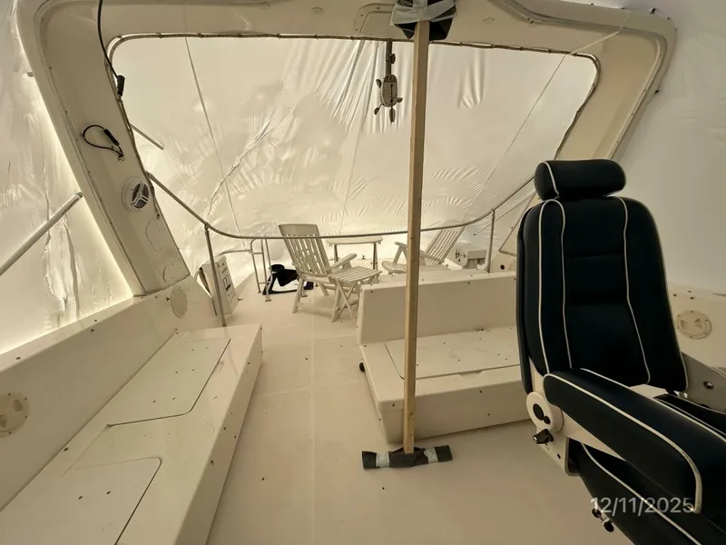 Slide: The Image of 47' Bayliner flybridge aft - 5852211