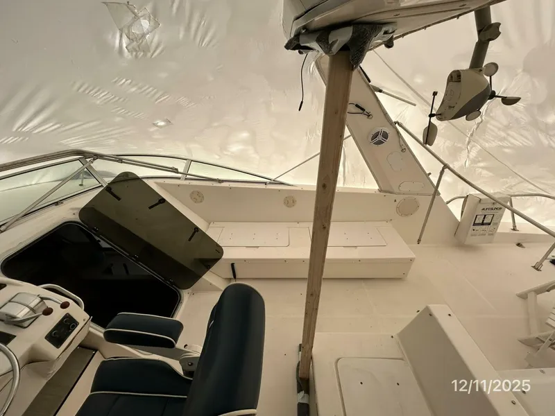 Slide: The Image of 47' Bayliner flybridge starboard - 5852220